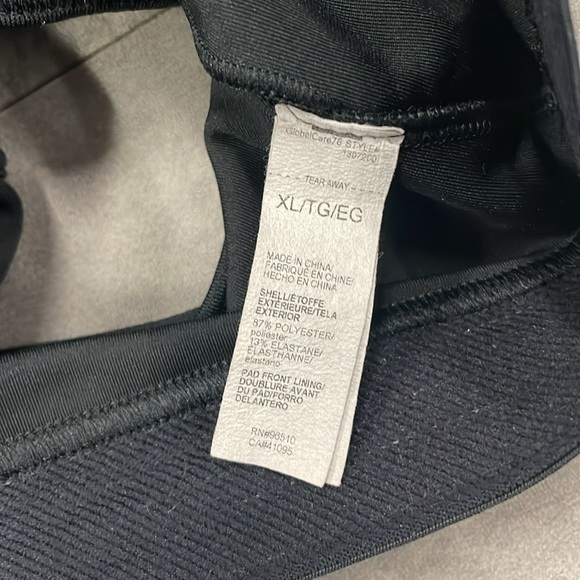 Two under Armour XL sports bras (+3 free) - Picture 8 of 9